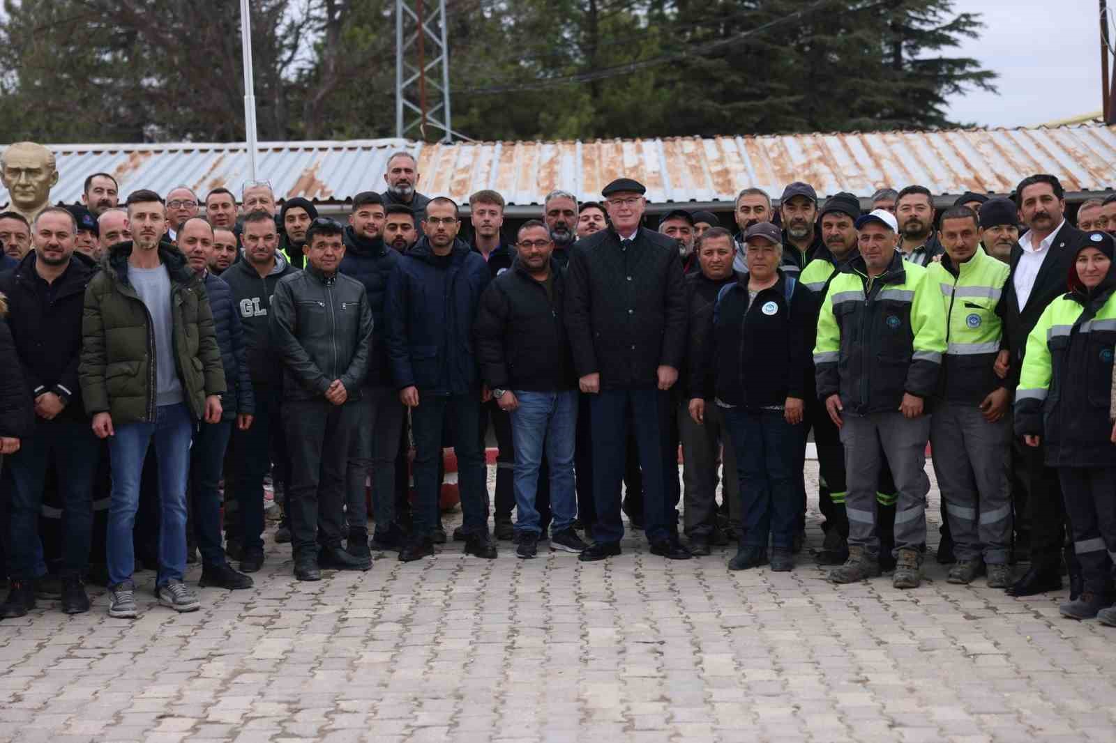 baskan-kurt-belediye-personeliyle-bayramlasti