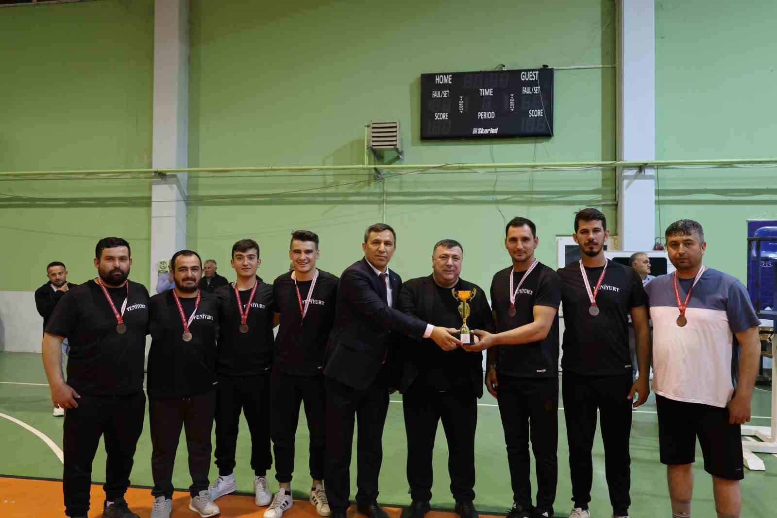 beylikovadaki-kurumlar-arasi-voleybol-turnuvasi-sona-erdi