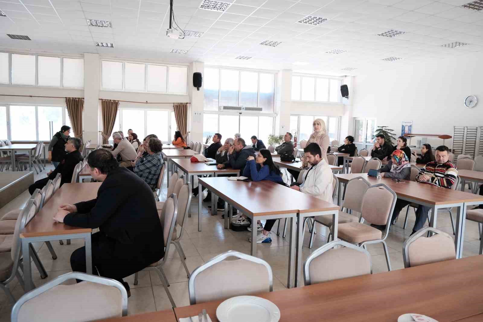 bitki-koruma-urunleri-hakkinda-bilgilendirme-toplantisi-duzenlendi