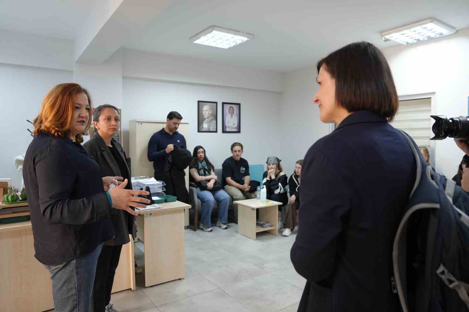 buyuksehir-belediyesi-almanyadan-gelen-ogrencileri-misafir-etti
