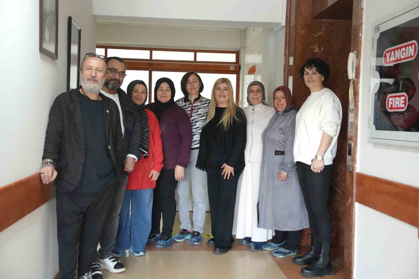 buyuksehirden-otizmli-cocuklarin-annelerine-ucretsiz-kuaforluk-hizmeti