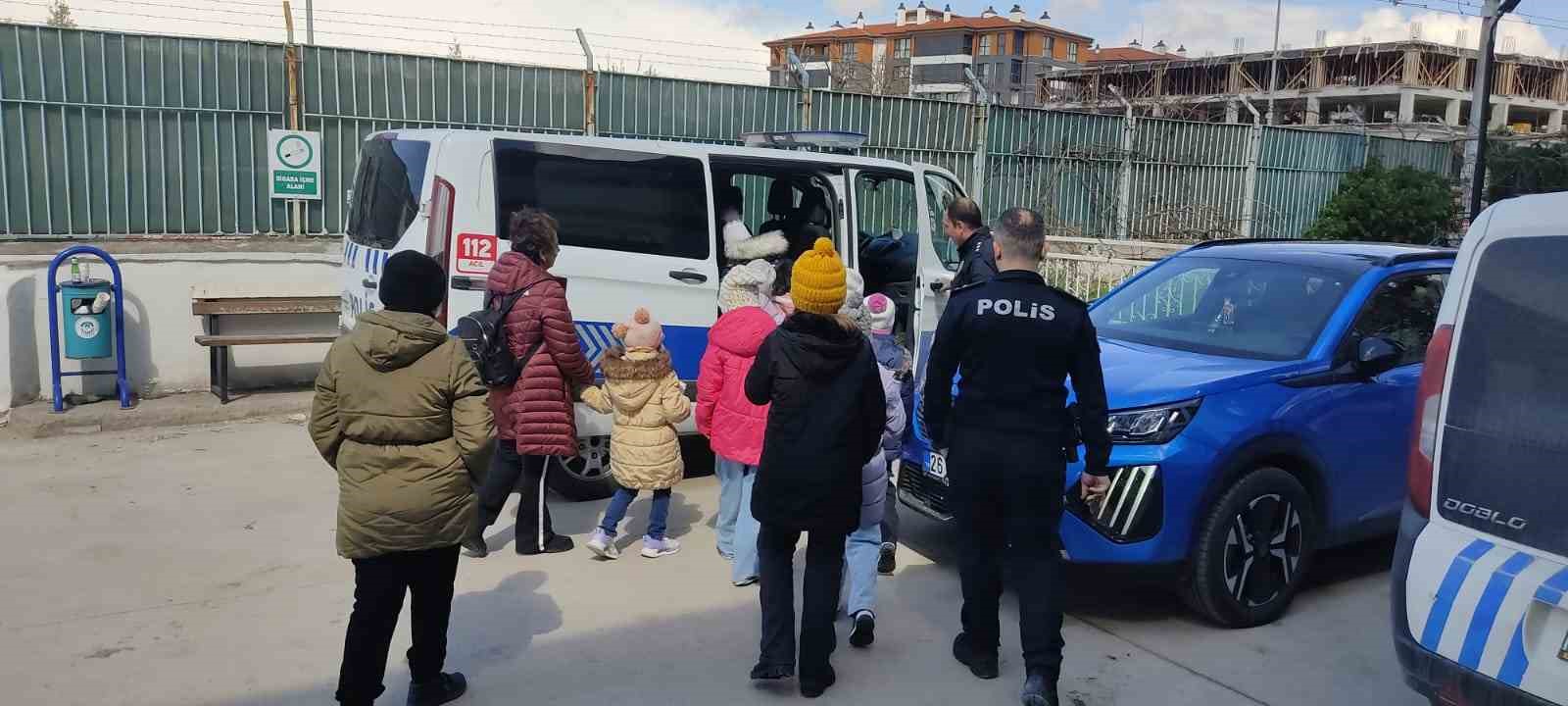 cocuklar-polis-haftasinda-karakolu-ziyaret-etti