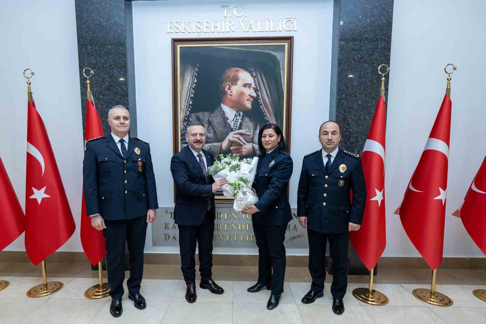 eskisehir-valisi-aksoydan-polis-haftasi-kutlamasi