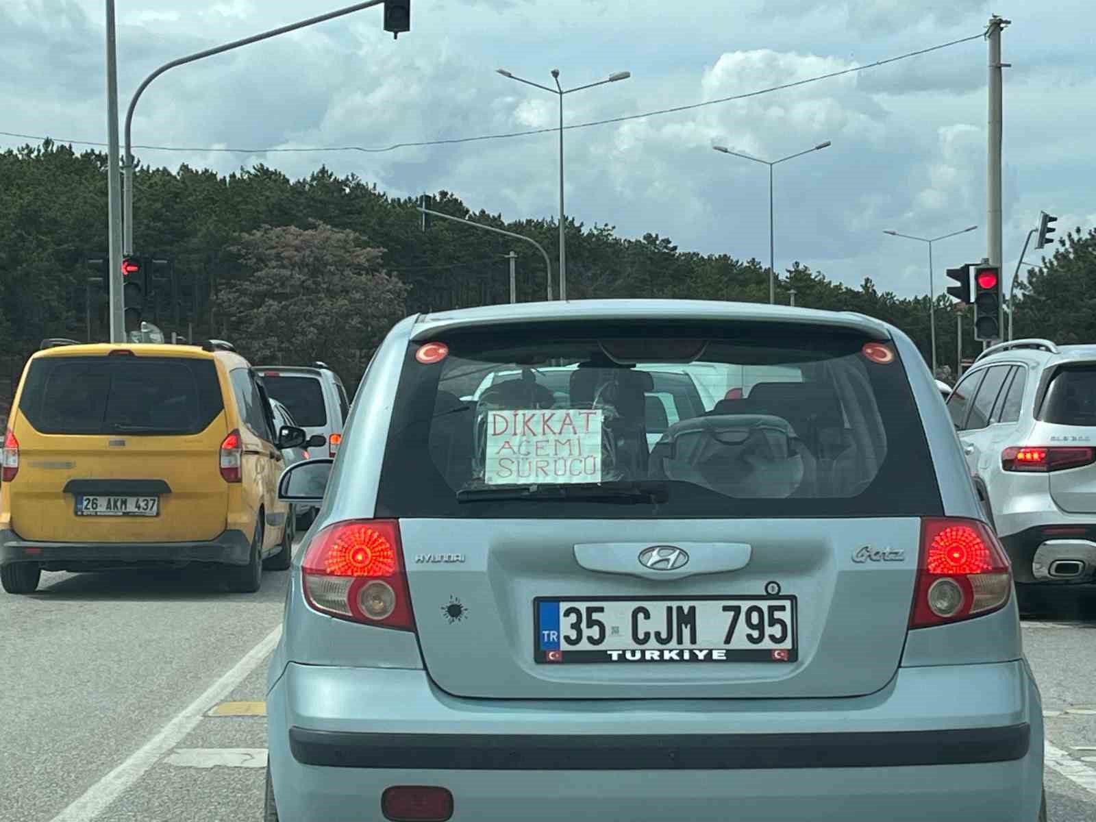 eskisehirde-surucunun-aracina-astigi-not-dikkat-cekti