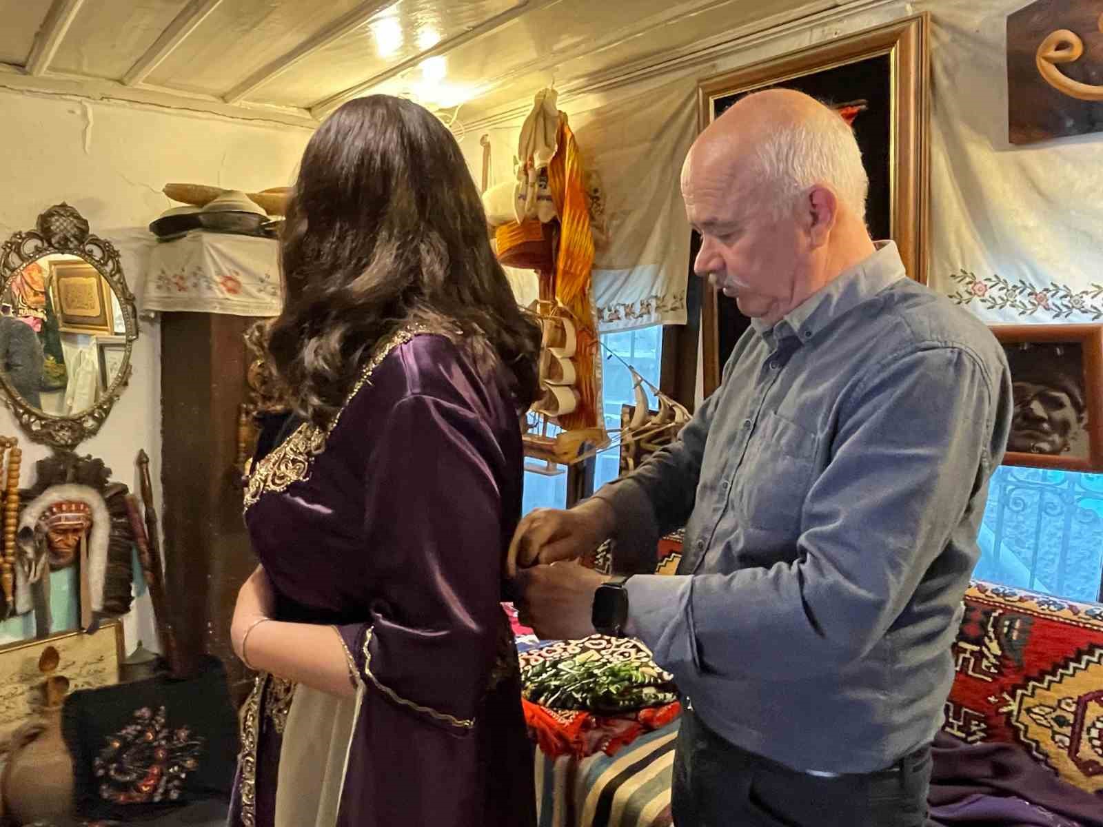 eskisehirin-kultur-mirasini-dukkaninda-yasatiyor