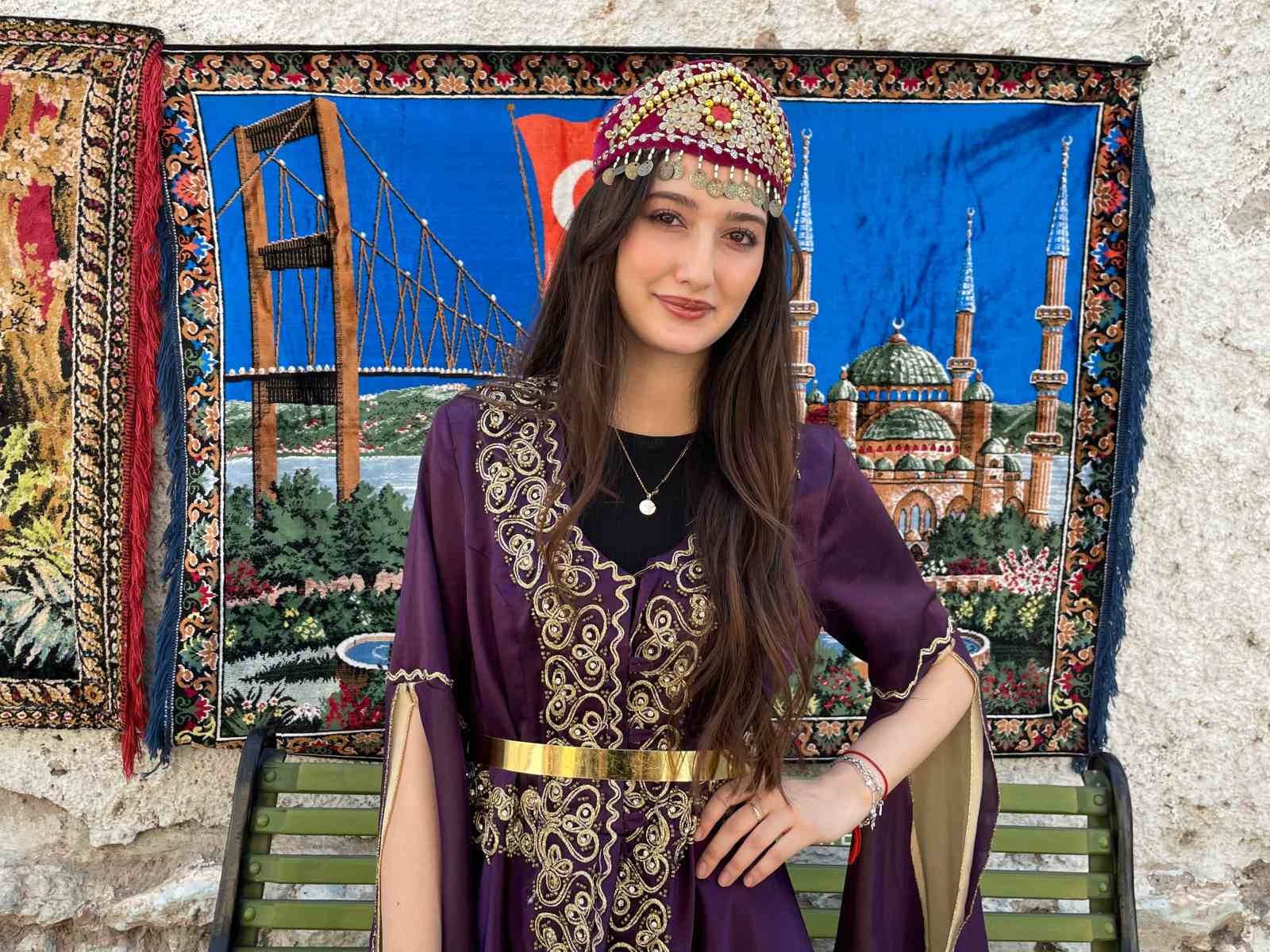 eskisehirin-kultur-mirasini-dukkaninda-yasatiyor