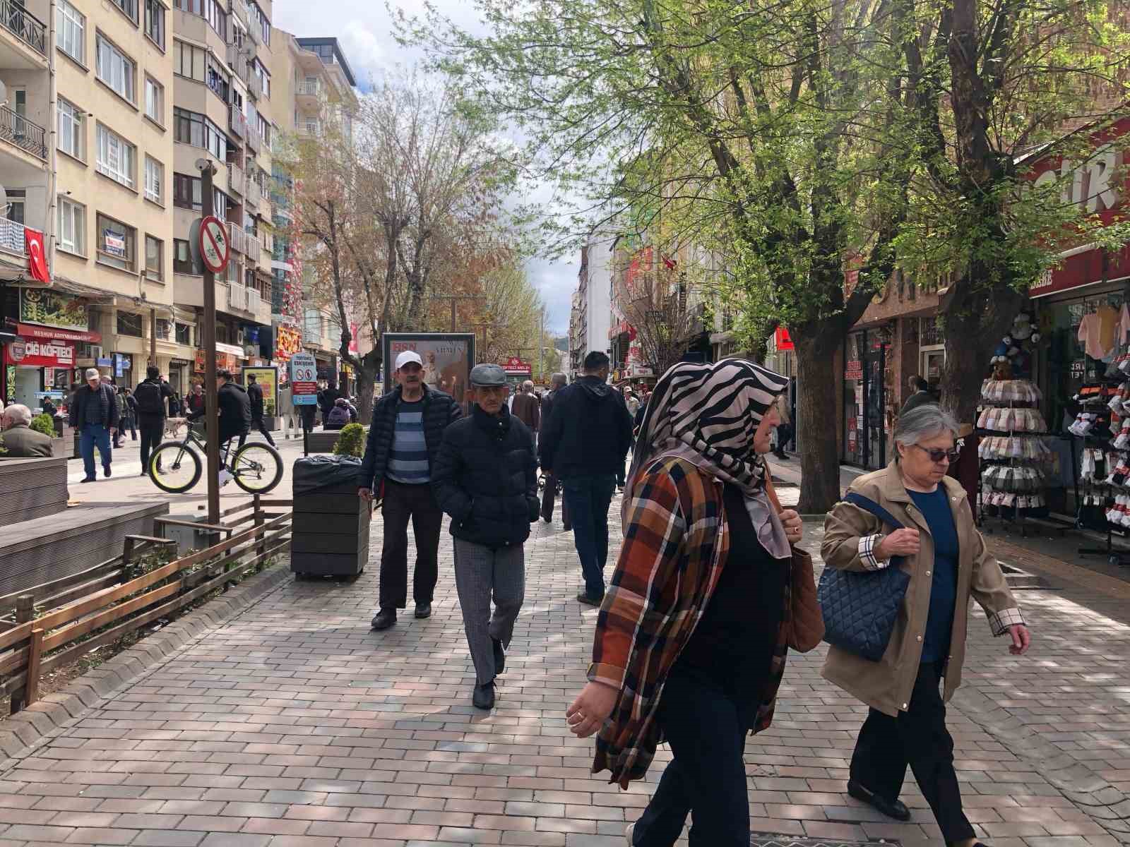 eskisehirliler-bayram-sonrasi-acan-havayi-firsat-bildi
