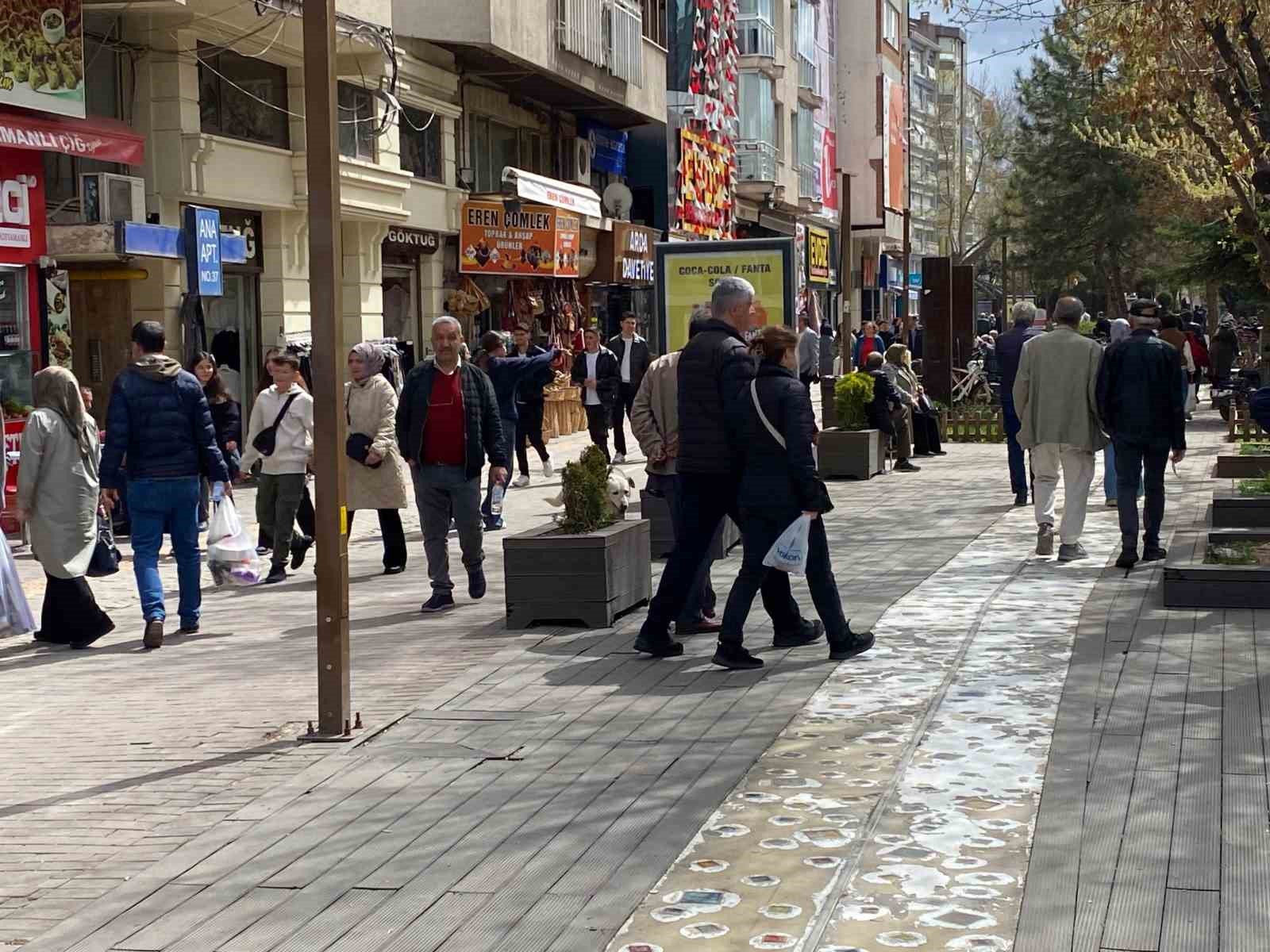 eskisehirliler-bayram-sonrasi-acan-havayi-firsat-bildi