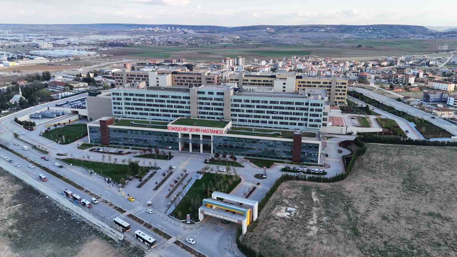 evraklari-karisan-fitik-hastasi-safra-kesesi-ameliyatina-alinirken-imdadina-babasi-yetisti