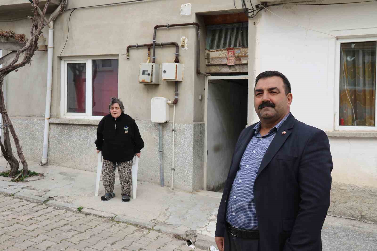 gorme-engeline-ragmen-tek-basina-yasayip-hayata-dort-elle-sarilan-kadin-azmiyle-taktir-topluyor