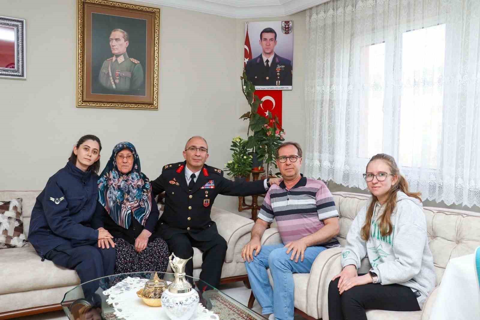 il-jandarma-komutanligindan-sehit-ve-gazi-ailelerine-ziyaret