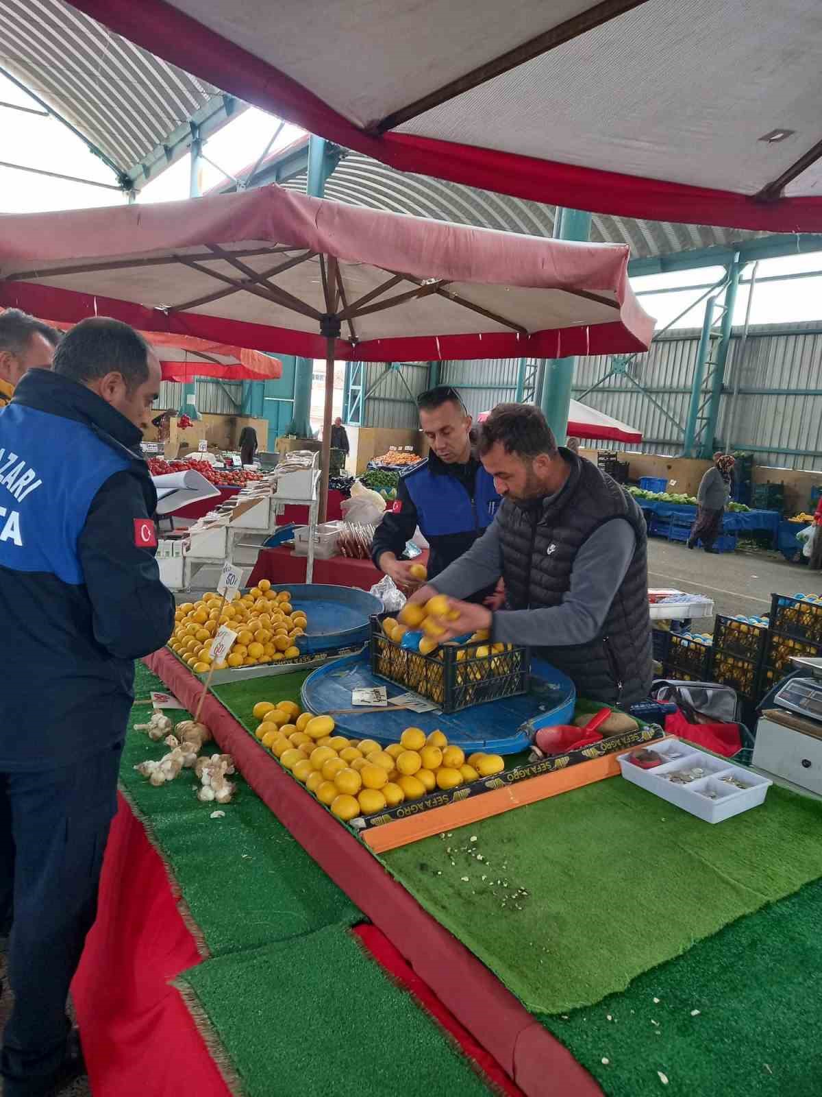 odunpazari-belediyesi-zabita-ekipleri-semt-pazarlarinda-terazi-ve-etiket-kontrolu-yapti