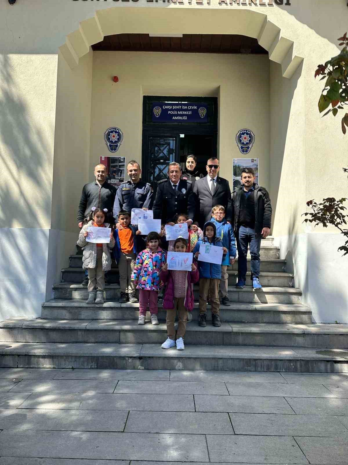ogrenciler-gunyuzu-emniyet-amirligini-ziyaret-etti