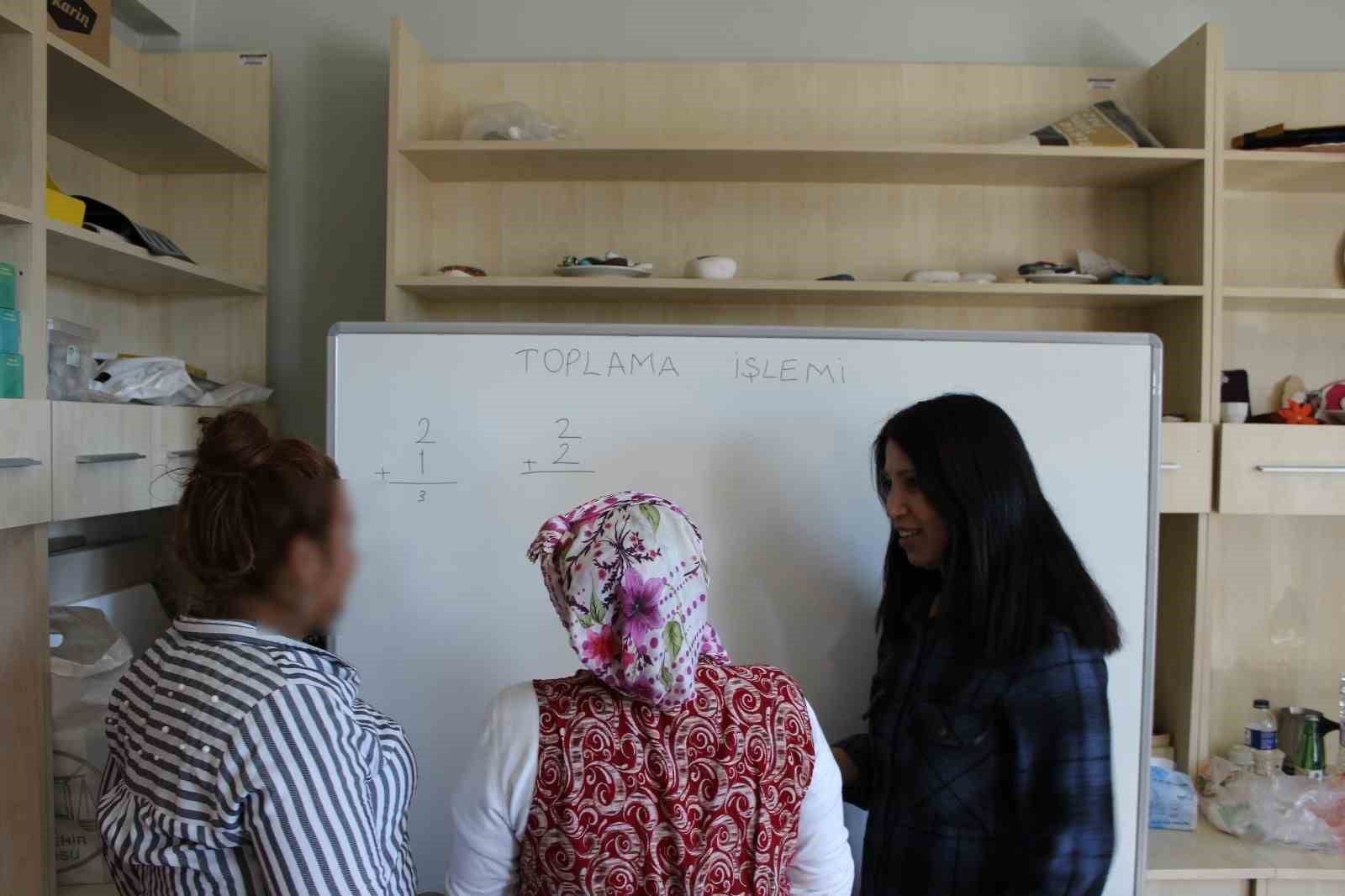 okula-gidemeyen-yukumler-icin-okuma-yazma-kurslari-duzenlendi