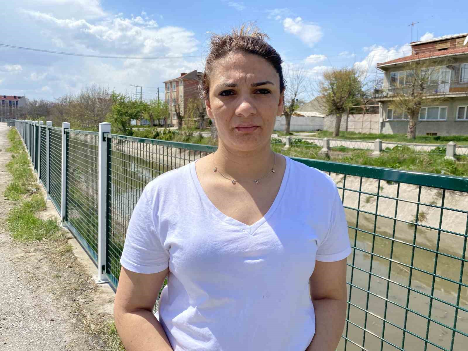 olum-kanalina-yapilan-korkuluklarin-yetersizligi-vatandasi-isyan-ettirdi