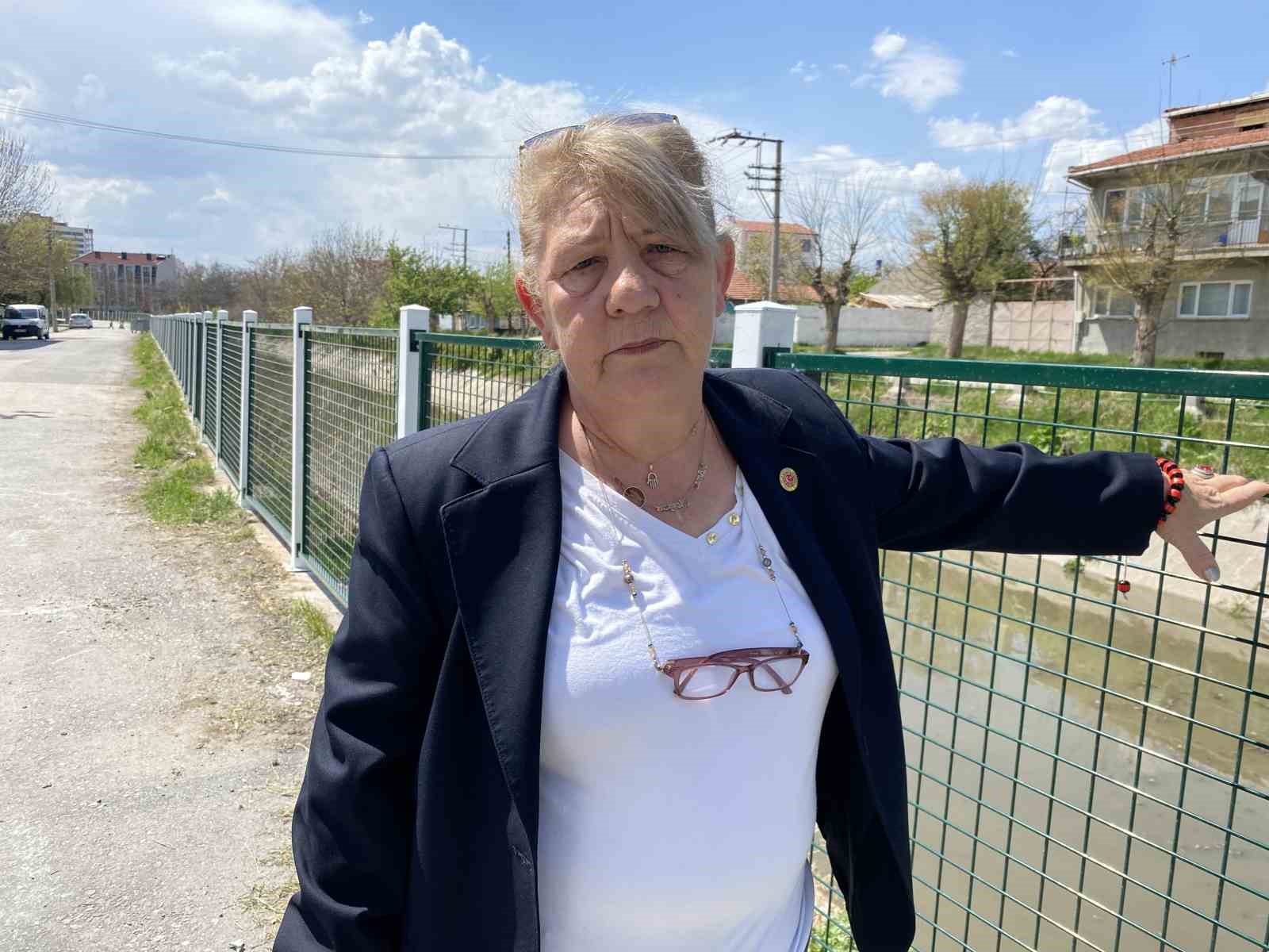 olum-kanalina-yapilan-korkuluklarin-yetersizligi-vatandasi-isyan-ettirdi