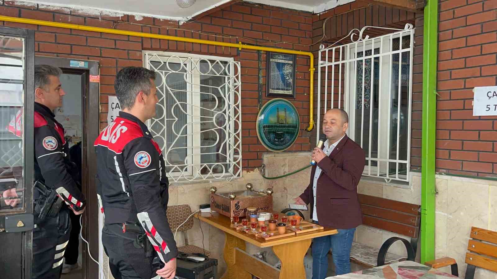 ozel-camide-kavga-var-diye-gelen-ekibini-siir-ve-dua-ile-karsiladilar