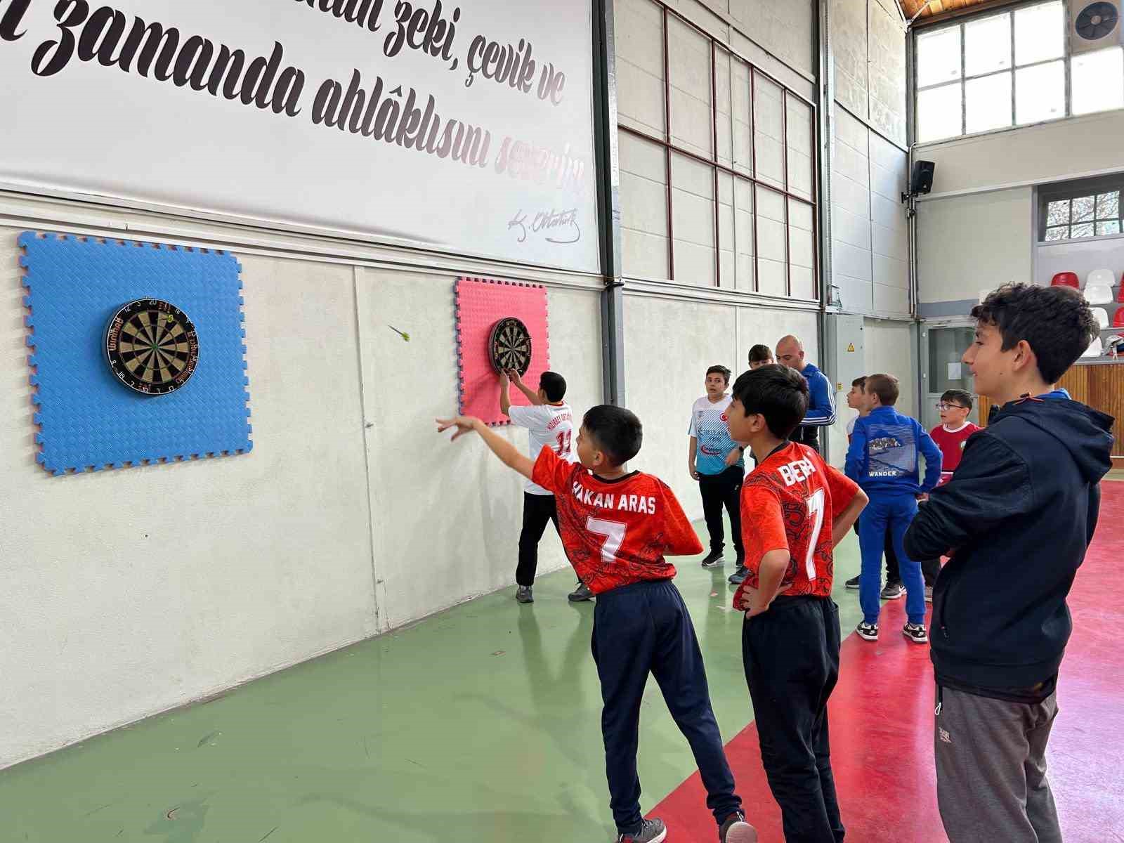 sivrihisarda-23-nisan-masa-tenisi-ve-dart-coskusu