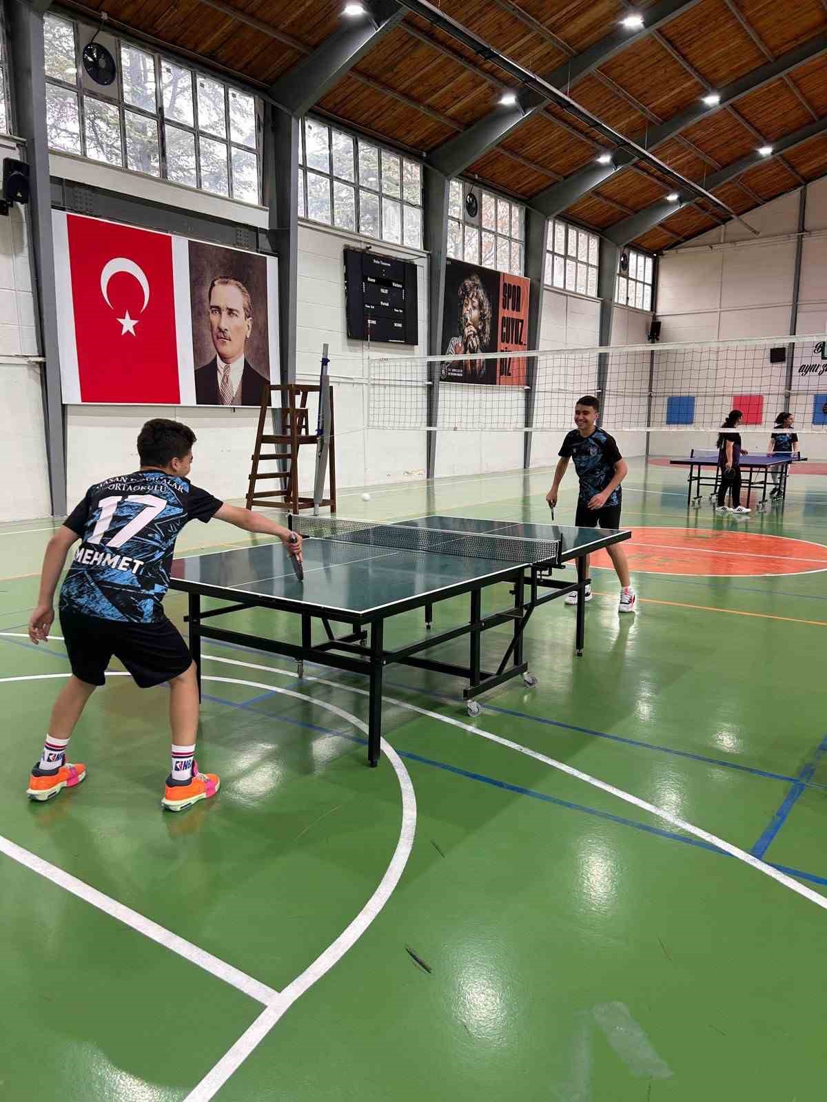 sivrihisarda-23-nisan-masa-tenisi-ve-dart-coskusu