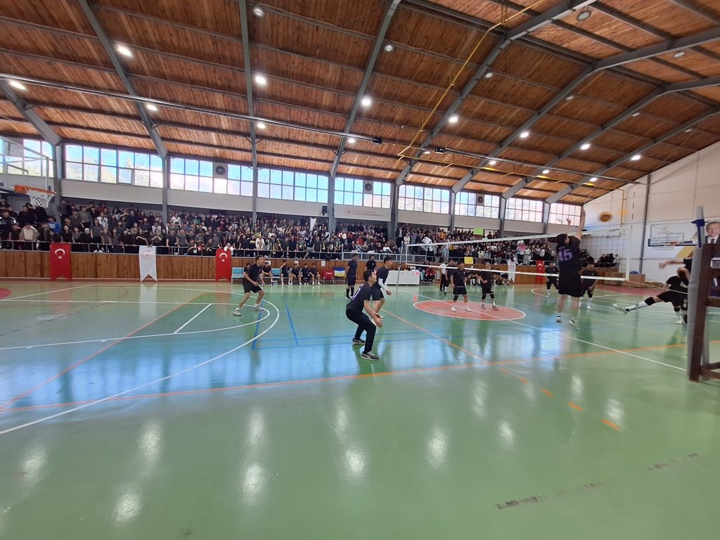 sivrihisarda-liseler-arasi-erkek-voleybol-sampiyonasi-tamamlandi