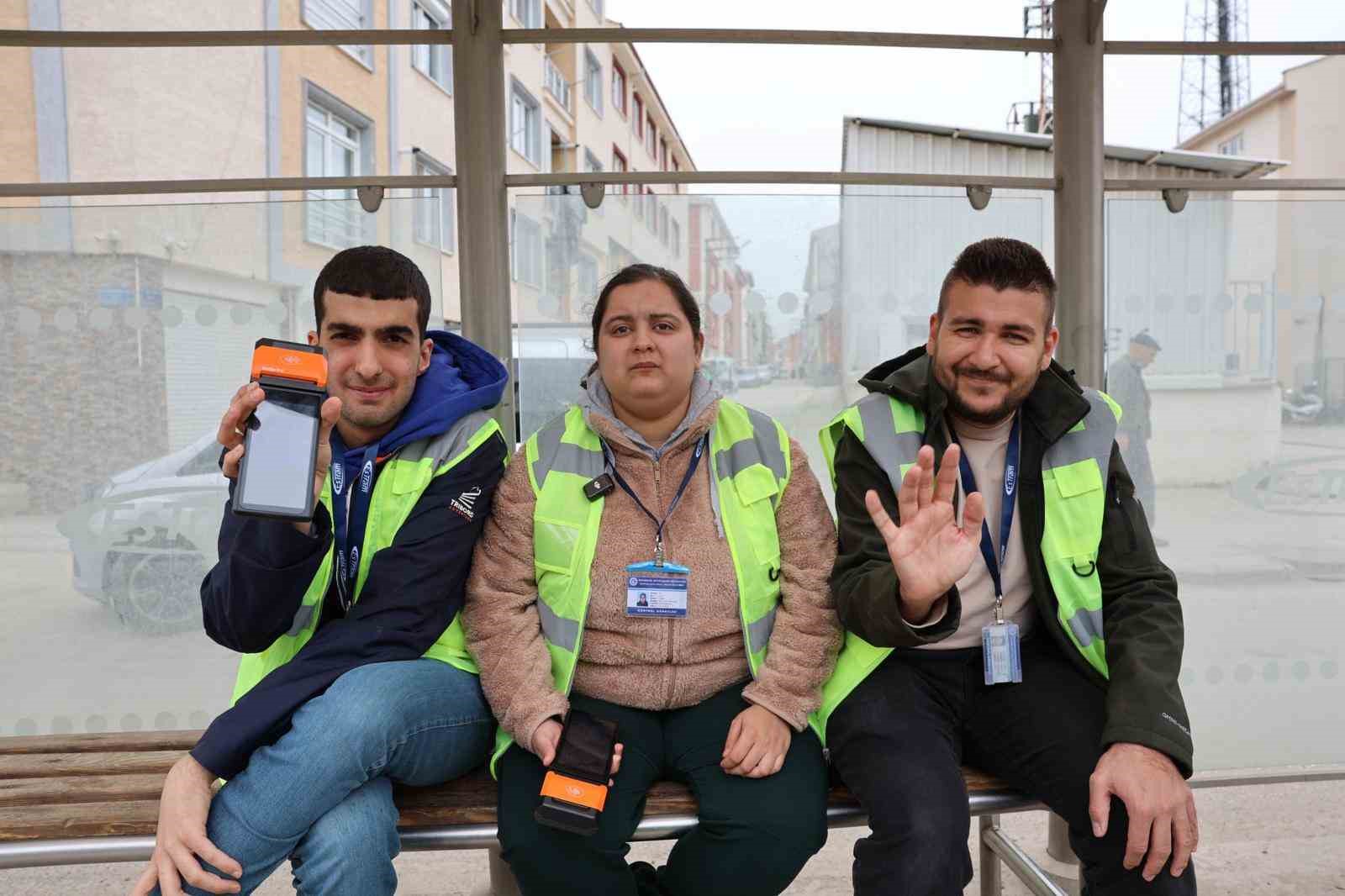 travmalarda-bilet-kontrolunu-otizmli-bireyler-yapti