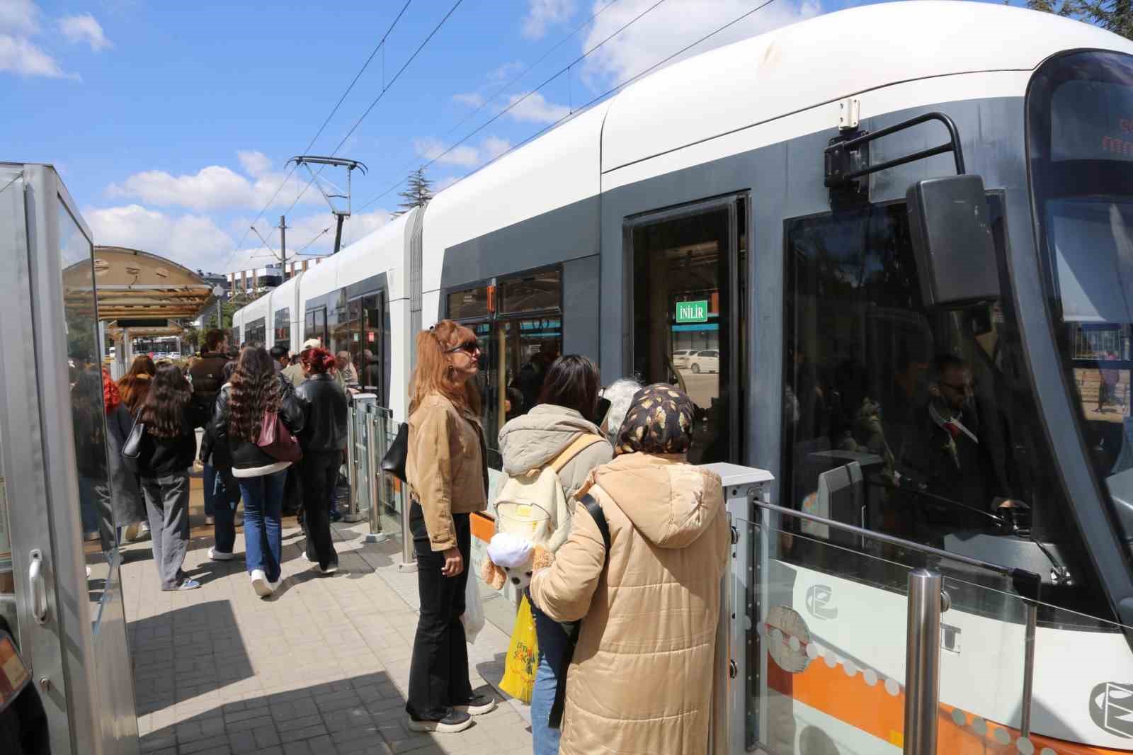 turkiyenin-en-uzun-ogrenci-abonman-karti-eskisehirde