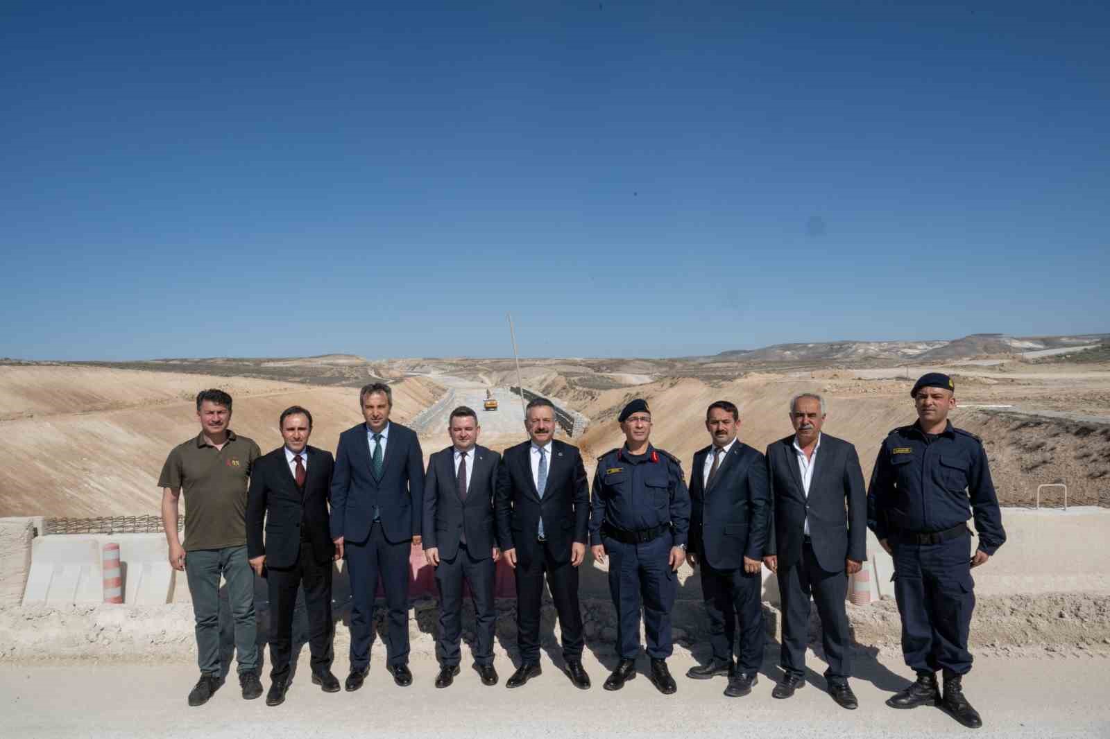 vali-aksoy-gunyuzu-ilcesinde-yapilan-ve-yapimi-devam-eden-projeleri-yerinde-inceledi