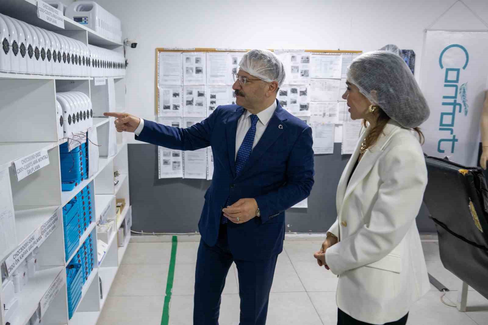 vali-aksoydan-eskisehirdeki-fabrikalara-1-mayis-ziyareti