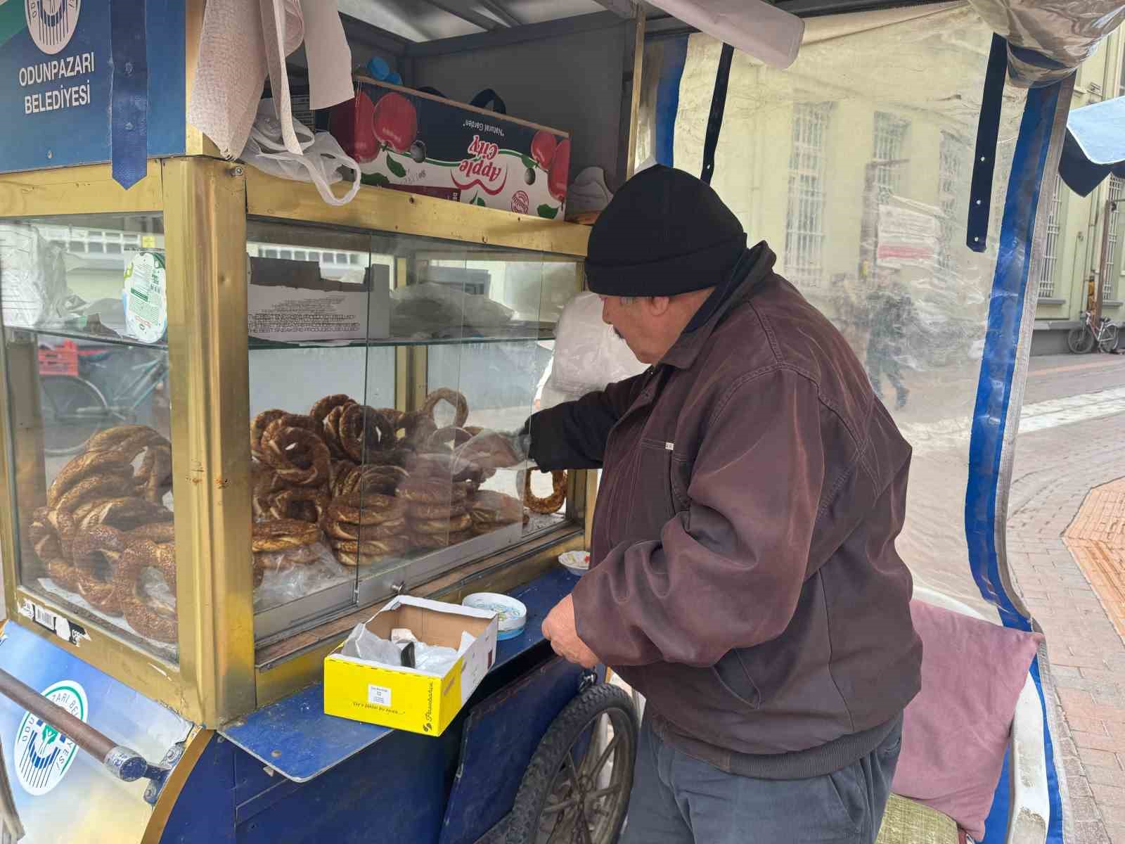dengesiz-hava-sartlari-seyyar-esnafi-zor-durumda-birakti