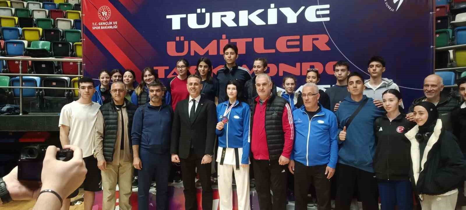 eskisehirli-sporcu-nida-nur-cene-turkiye-tekvando-sampiyonasinda-turkiye-3uncusu-oldu