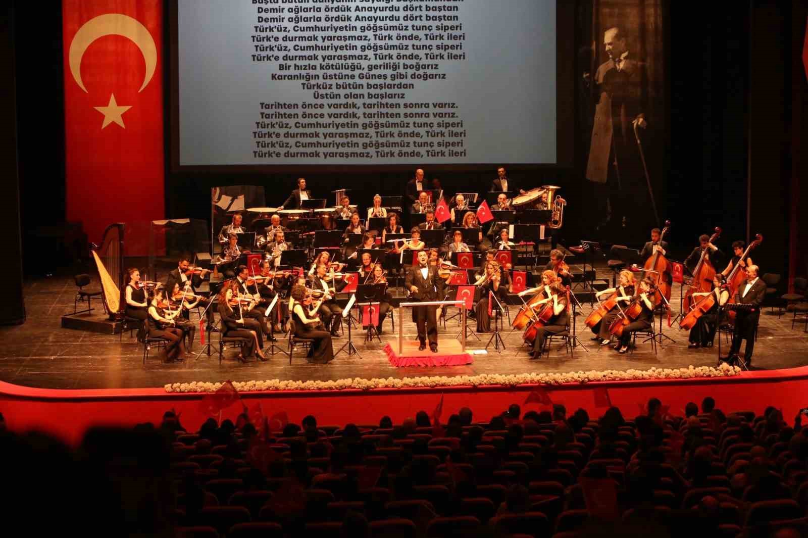 senfoni-orkestrasindan-coskulu-19-mayis-konseri