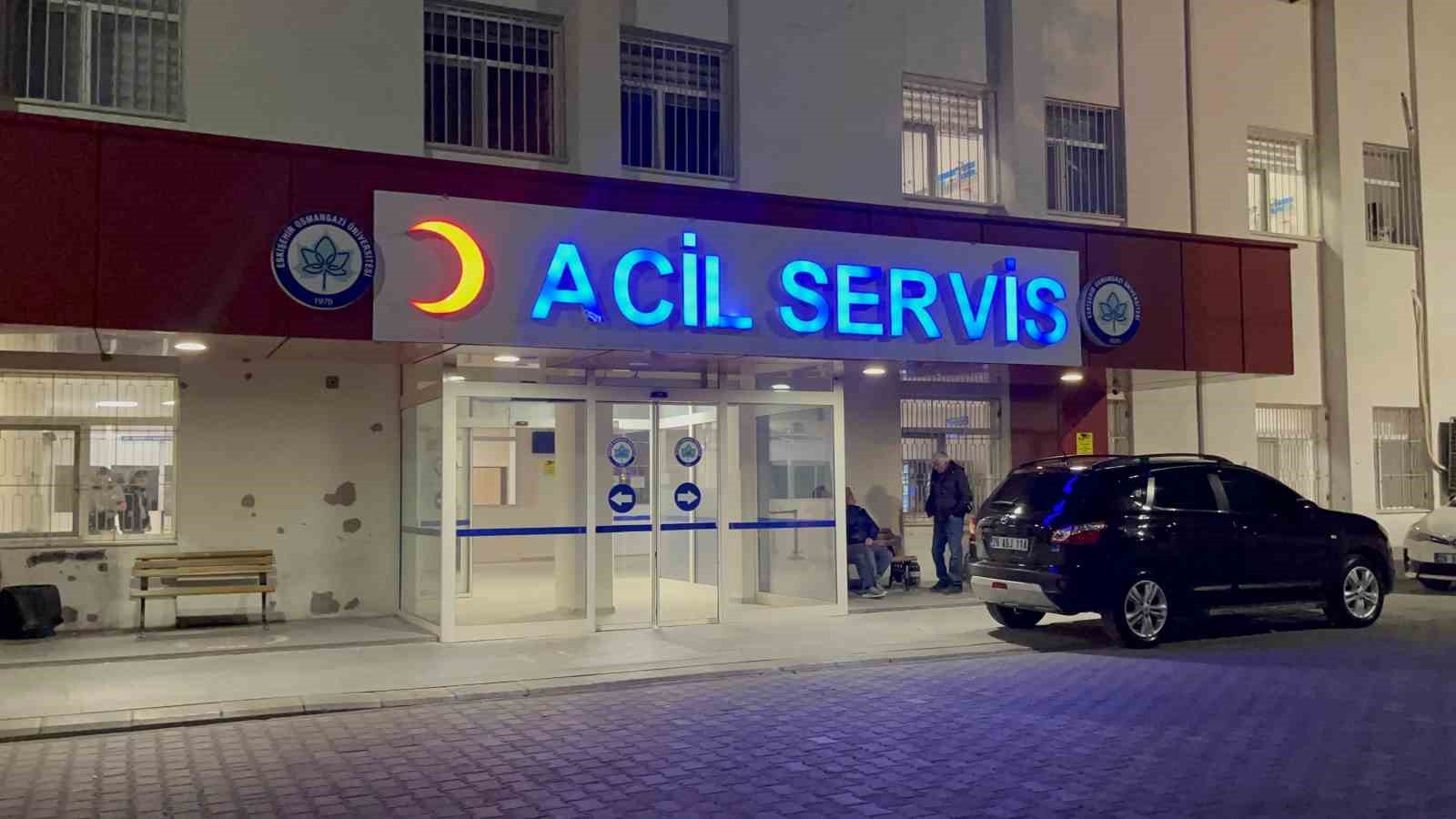 uygulama-noktasindan-kacmaya-calisan-aracin-carptigi-polis-yaralandi