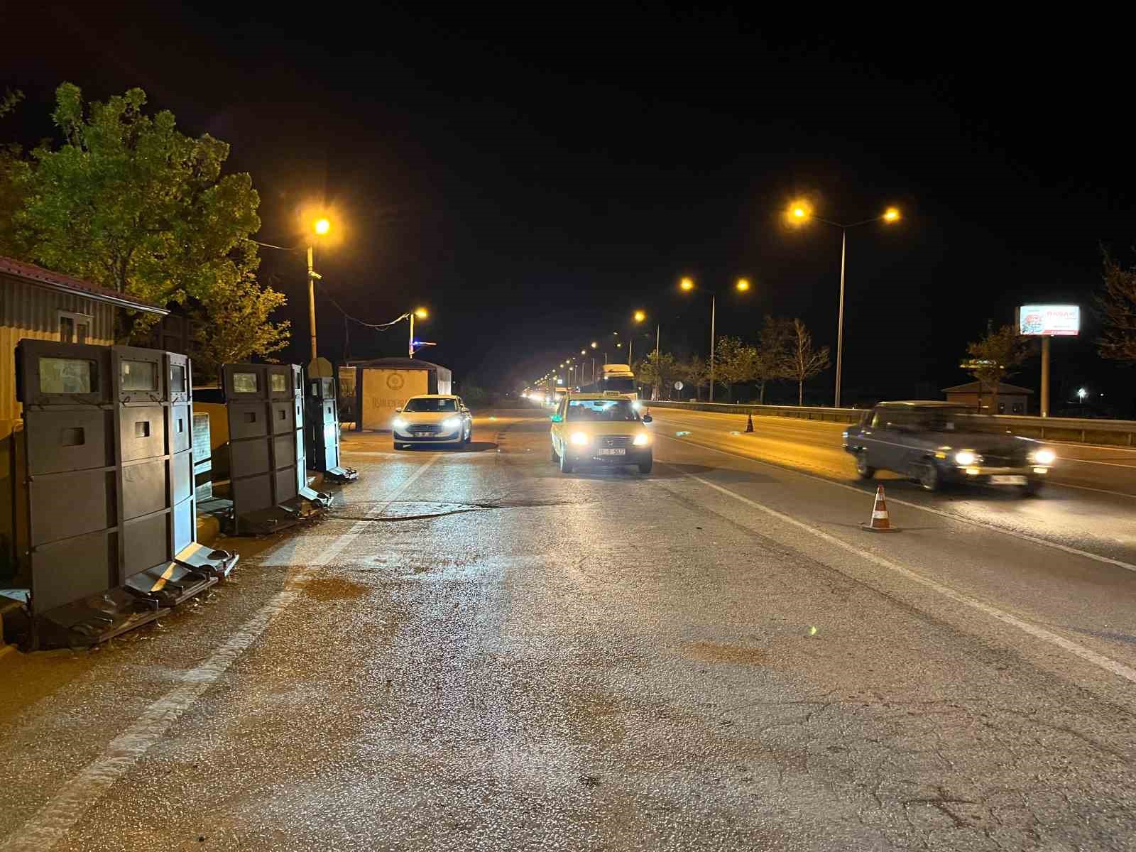 uygulama-noktasindan-kacmaya-calisan-aracin-carptigi-polis-yaralandi