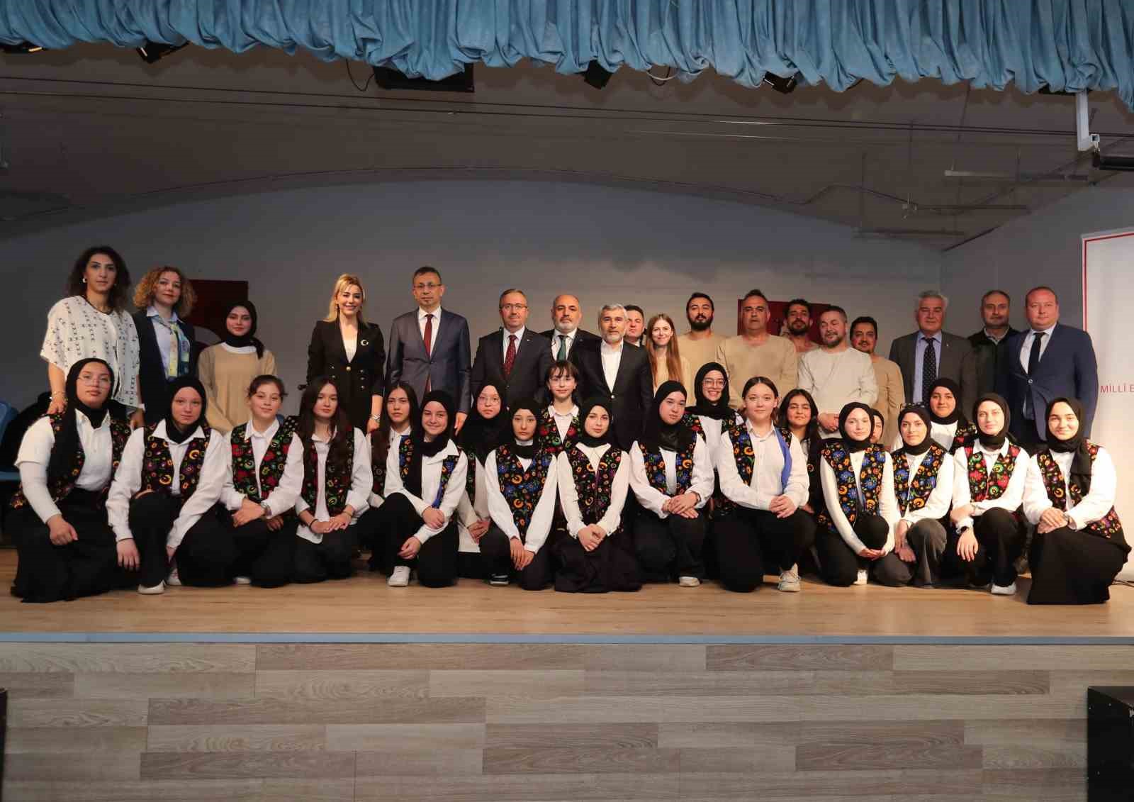 yunus-emre-bir-nefes-yunus-programi-ile-anildi