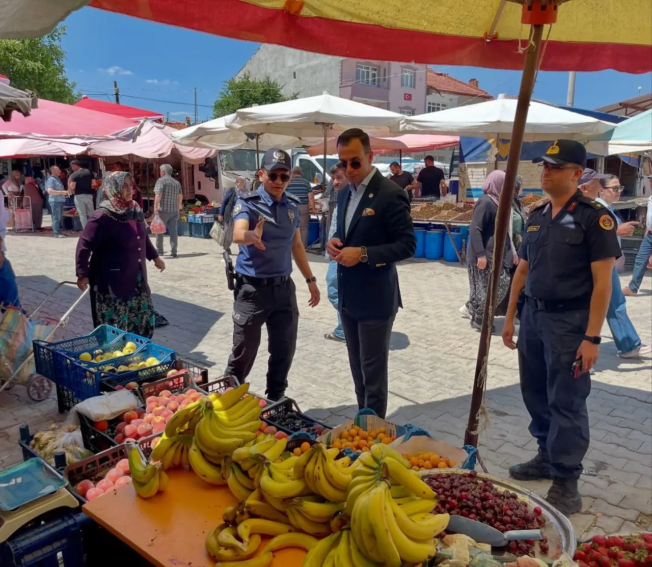 kaymakam-aslan-pazar-yerini-ziyaret-etti