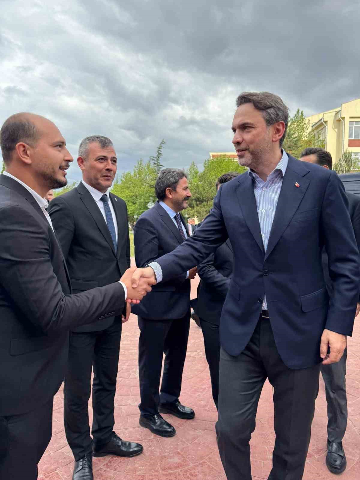 baskan-yildiz-bakan-bayraktarin-eti-maden-kirkaya-400-isci-alinacagi-mujdesini-degerlendirdi