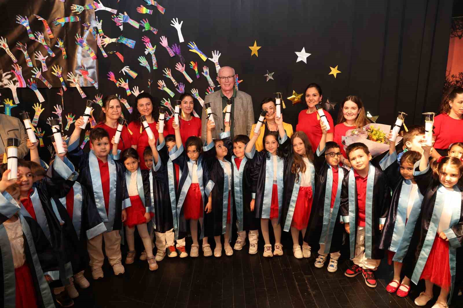 odunpazari-belediyesi-kreslerinde-mezuniyet-coskusu