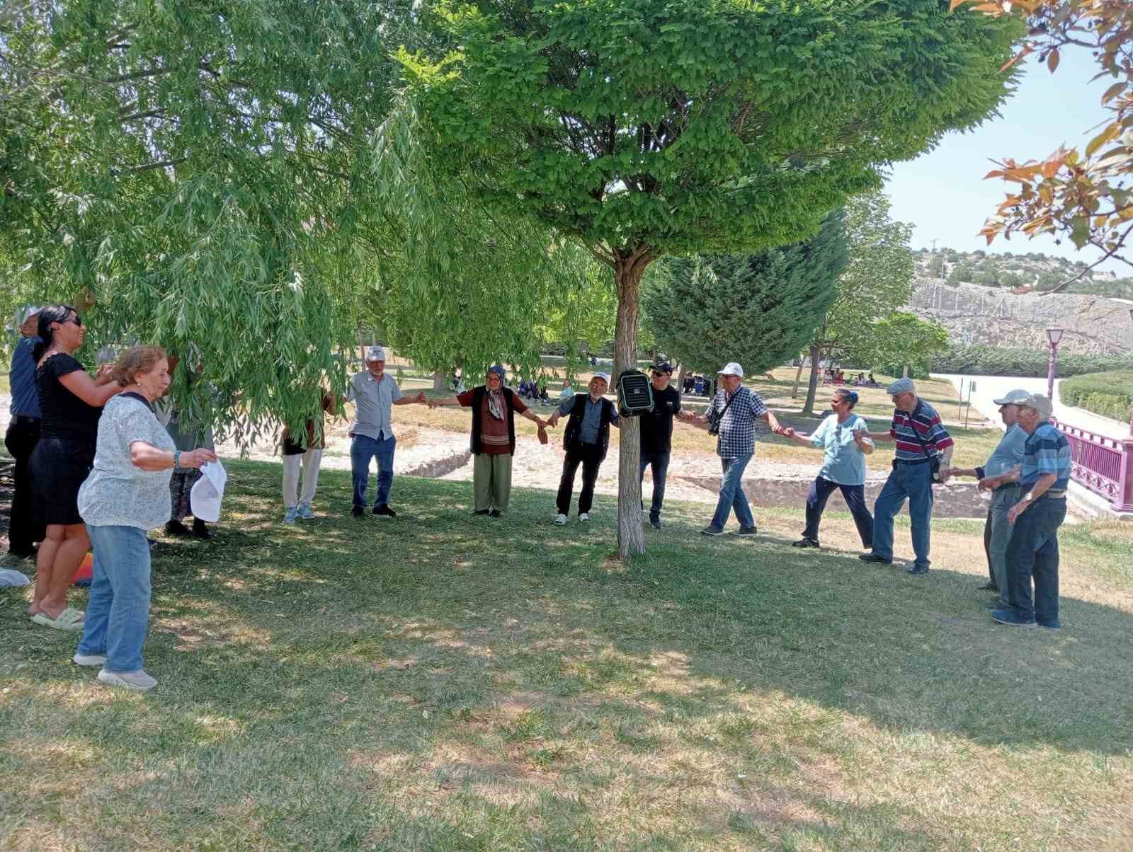 odunpazari-belediyesinden-koca-cinarlar-icin-babalar-gunu-kutlamasi