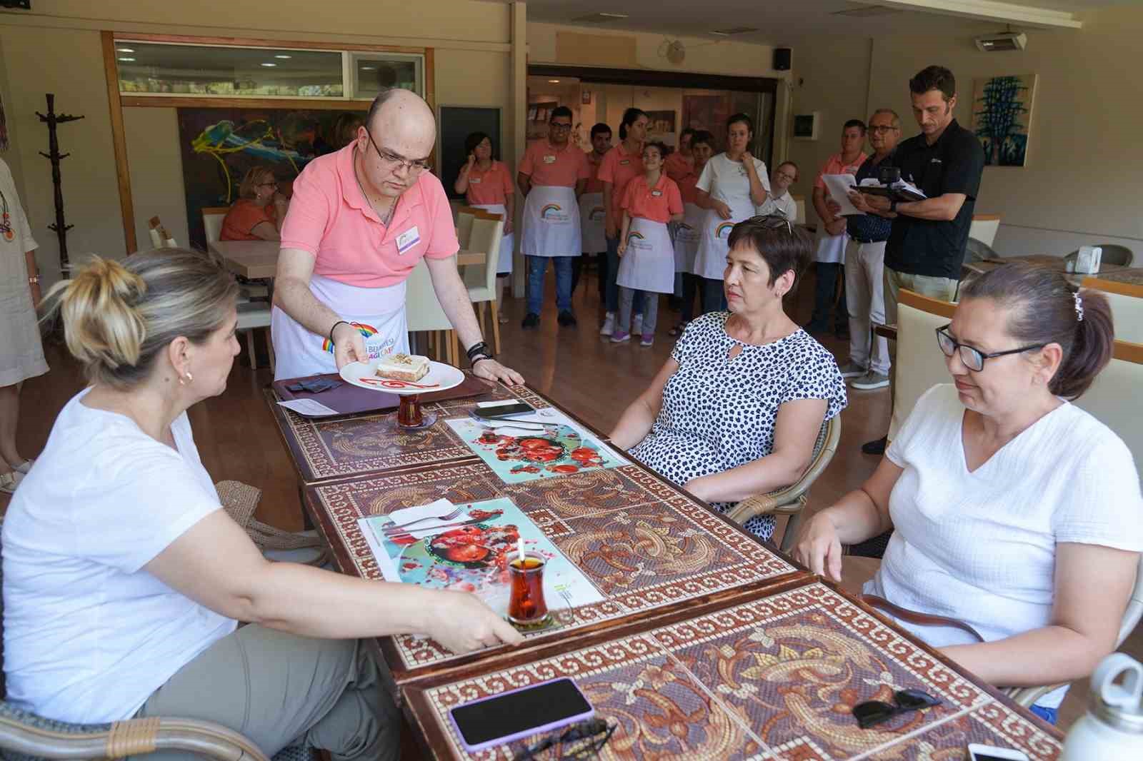 ozel-bireyler-gokkusagi-kafe-ile-is-gucune-katiliyor