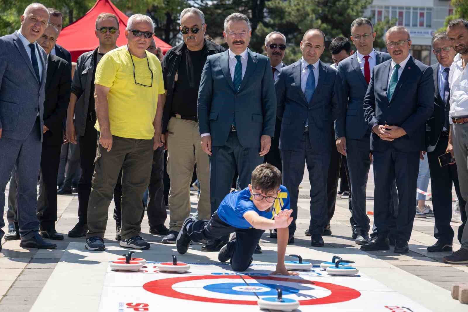 turkiye-yuzyilinda-gelecegin-yildizlari-yil-sonu-senligi-duzenlendi