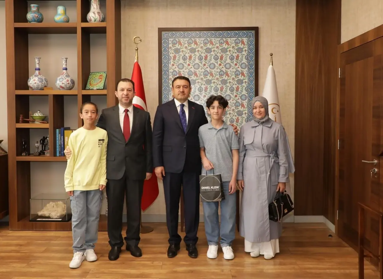 vali-musa-isin-lgs-2025-turkiye-birincilerini-makaminda-agirladi
