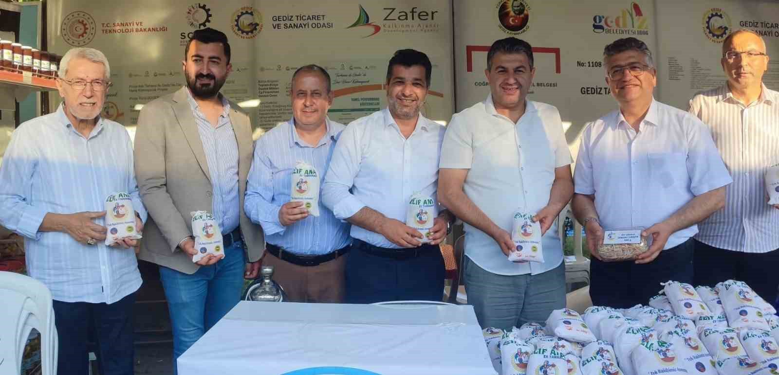 kutahya-protokolunden-gediz-tarhana-festivaline-yogun-ilgi