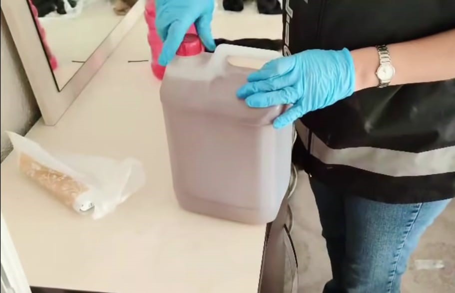 kutahyada-sahte-icki-operasyonu-50-litre-alkol-ele-gecirildi