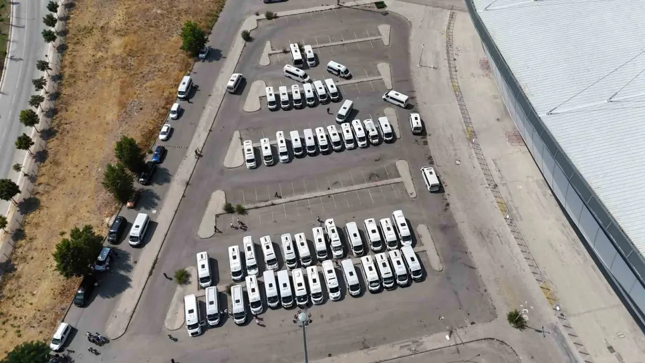 onlarca-uye-servis-araclari-ile-unala-destege-geldi