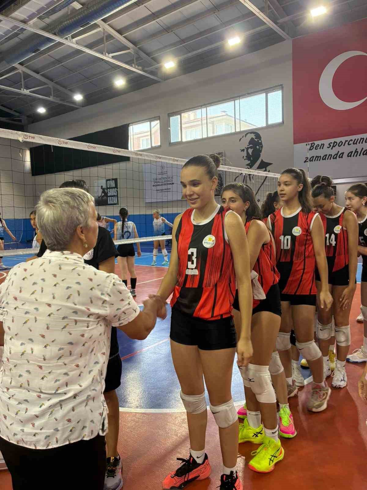 analig-voleybol-yari-finalinde-kiz-takimi-turkiye-finallerine-yukseldi