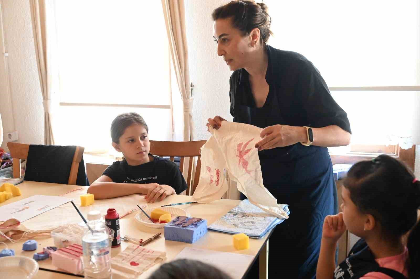sanatevi-yaz-okulunda-tas-devri-atolyesi-duzenlendi
