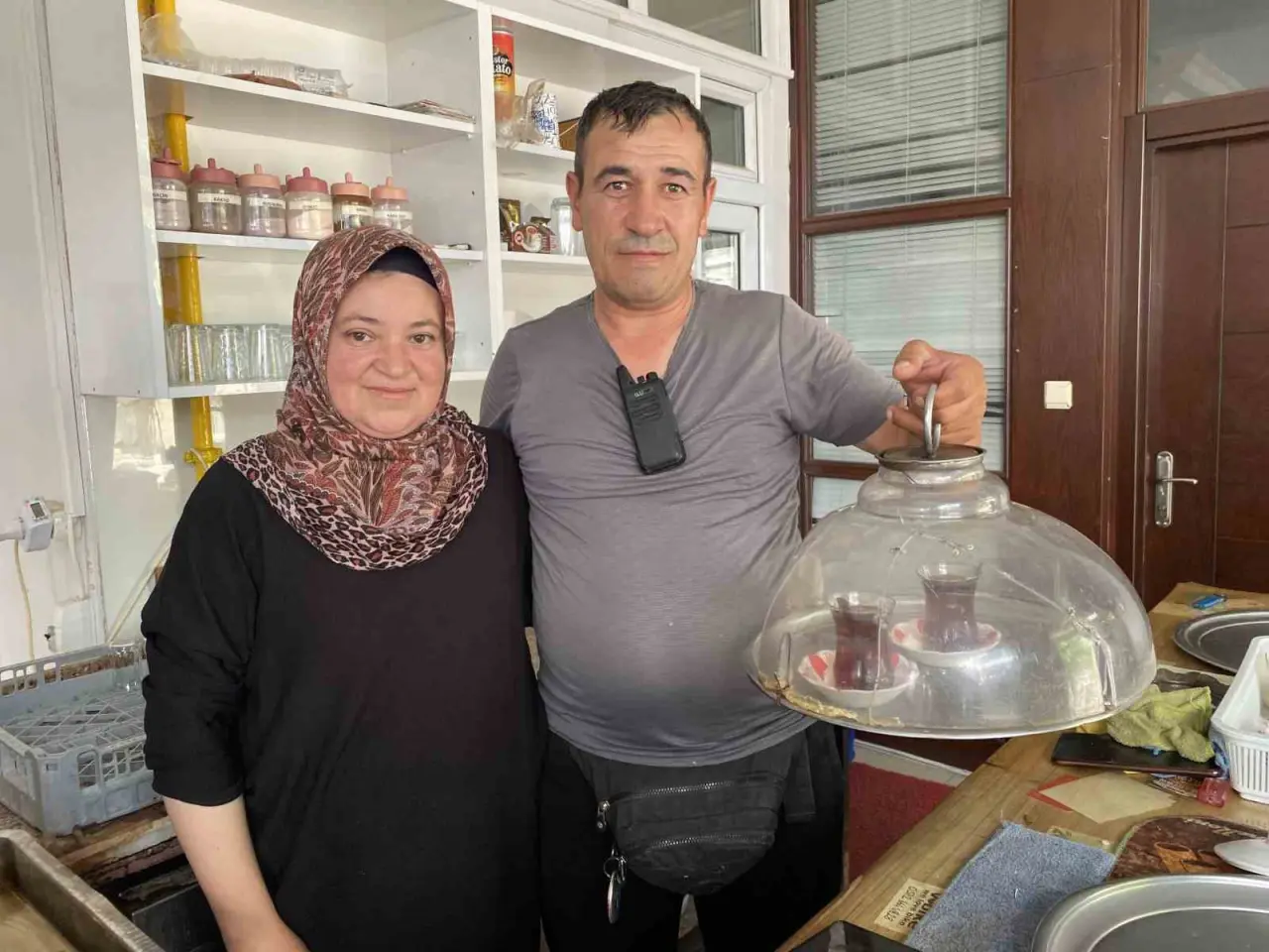 elektrikli-bisiklet-ile-servis-yapan-cayci-hem-vakitten-hem-de-maliyetten-tasarruf-ediyor