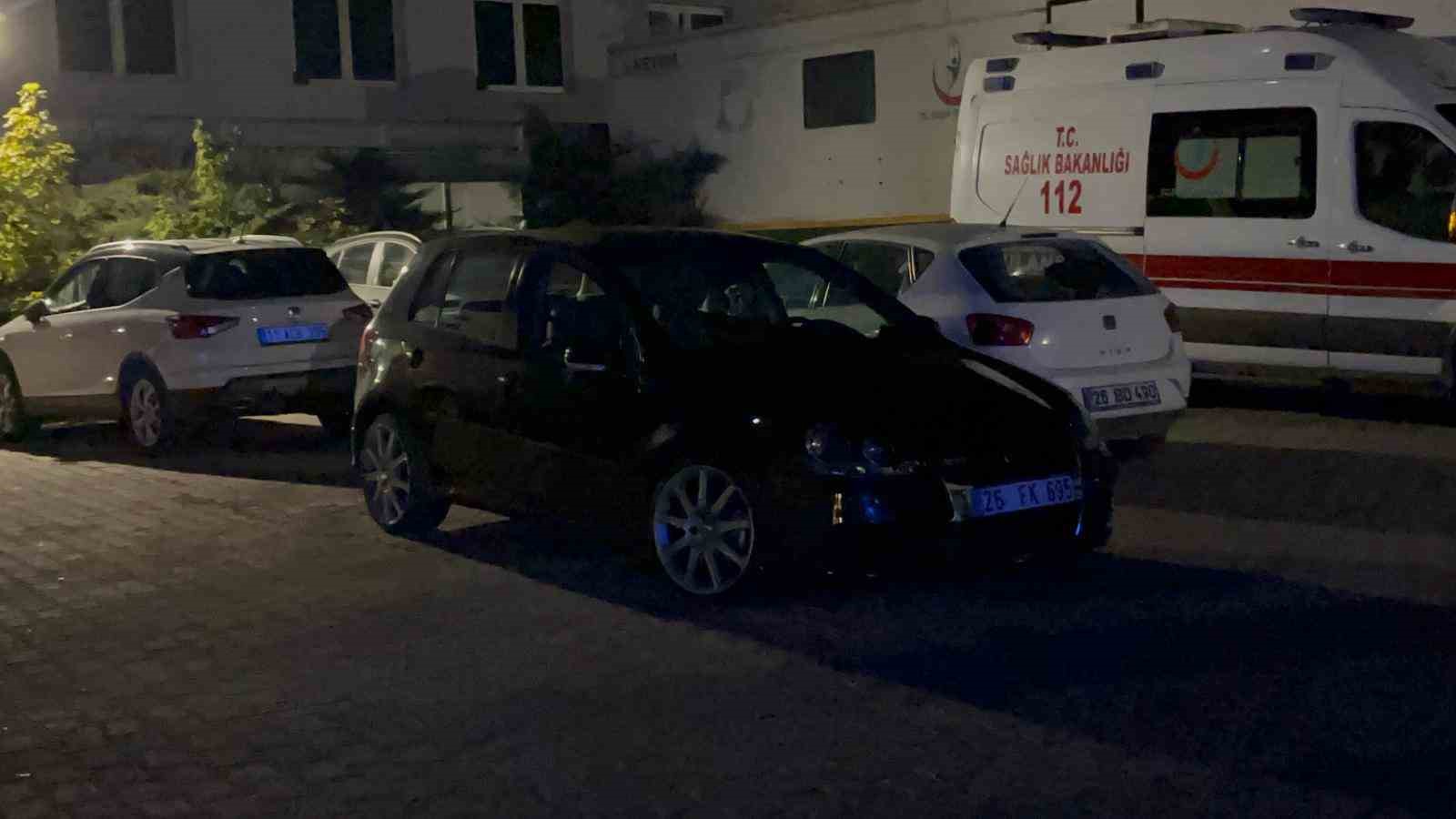 ambulansi-kilometrelerce-kovalayip-sikistirdilar-bashekimlik-bahcesine-1-minibus-adam-cagirdilar
