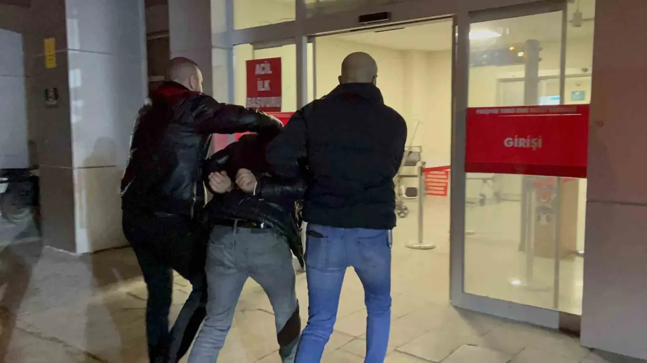 yaris-ugruna-3-genci-hayattan-koparan-surucu-kactigi-adreste-yakalandi