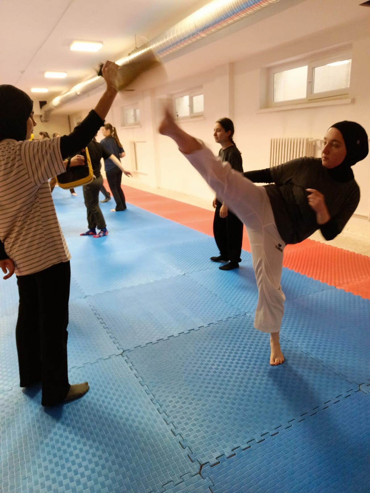 bala-hatun-yurdunda-taekwondo-egitimleri-suruyor